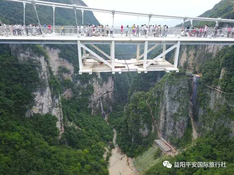 　張家界大峽谷、玻璃橋、黃龍洞品質(zhì)純玩兩日游c2