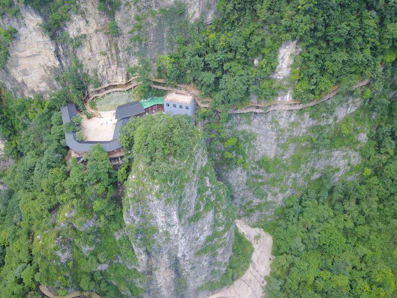 玻璃橋、天子山、猛洞河、 天門山、鳳凰古城 純玩4晚5日游F5